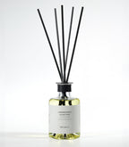 Scopri a Teramo da L'Atelier dei Profumi il diffusore Laboratorio Olfattivo: un'esplosione di Arancio, Mandarino e Gelsomino. Porta il sole in casa tua!
