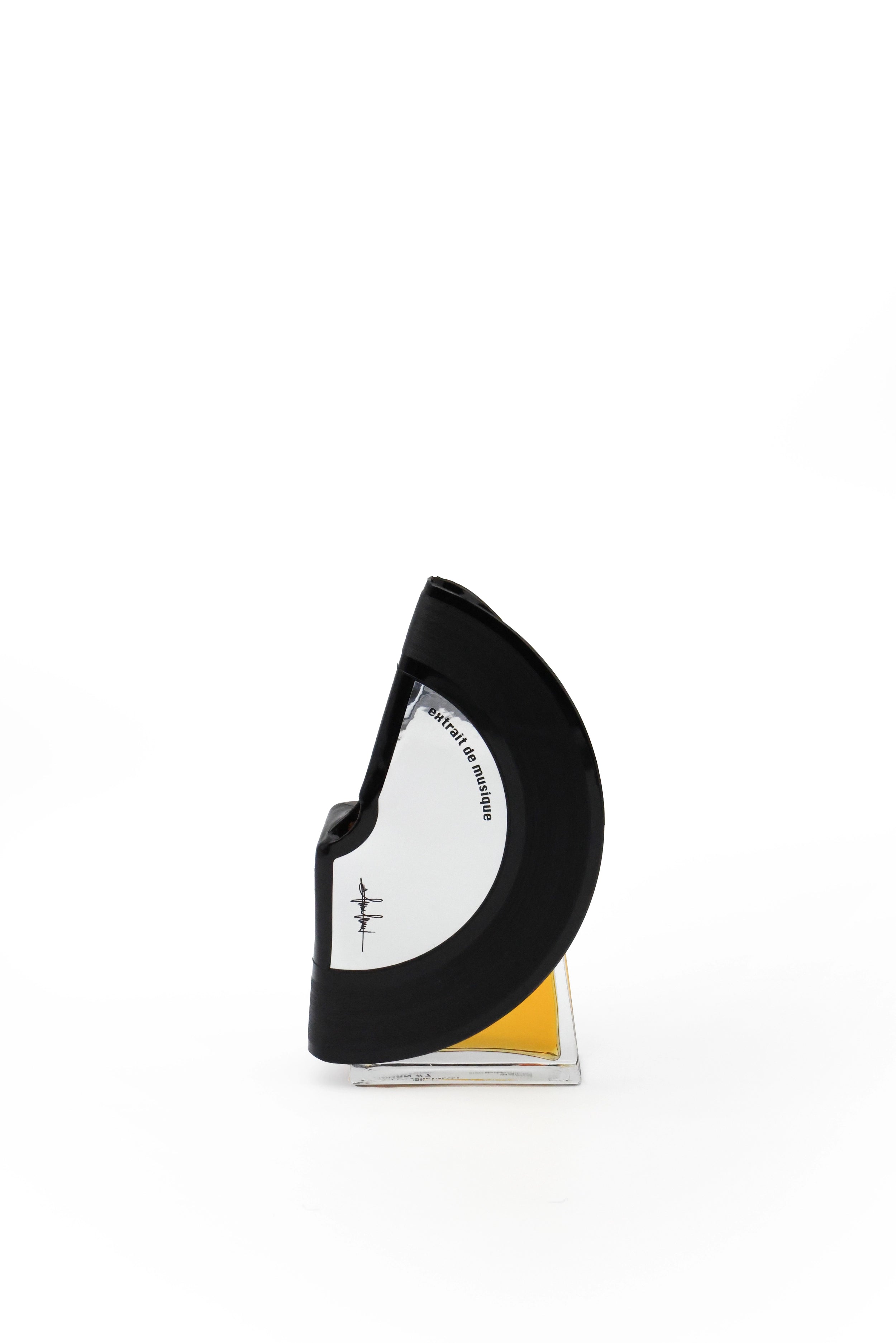 Foto frontale del flacone d'arte del profumo ORGAN #7 di Filippo Sorcinelli Extrait de Parfum, con packaging iconico su sfondo neutro ed elegante. | L'Atelier Dei Profumi