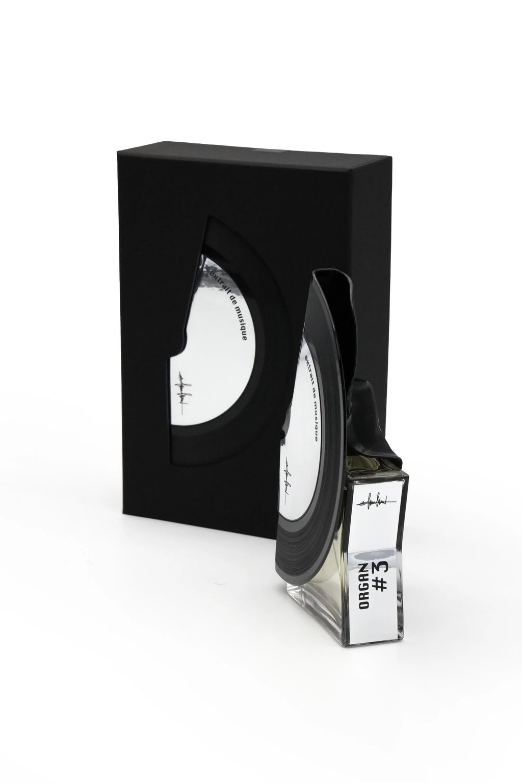 Il flacone di ORGAN #3 Filippo Sorcinelli Extrait de Parfum posizionato accanto alla sua scatola / confezione ufficiale di design. | L'Atelier Dei Profumi
