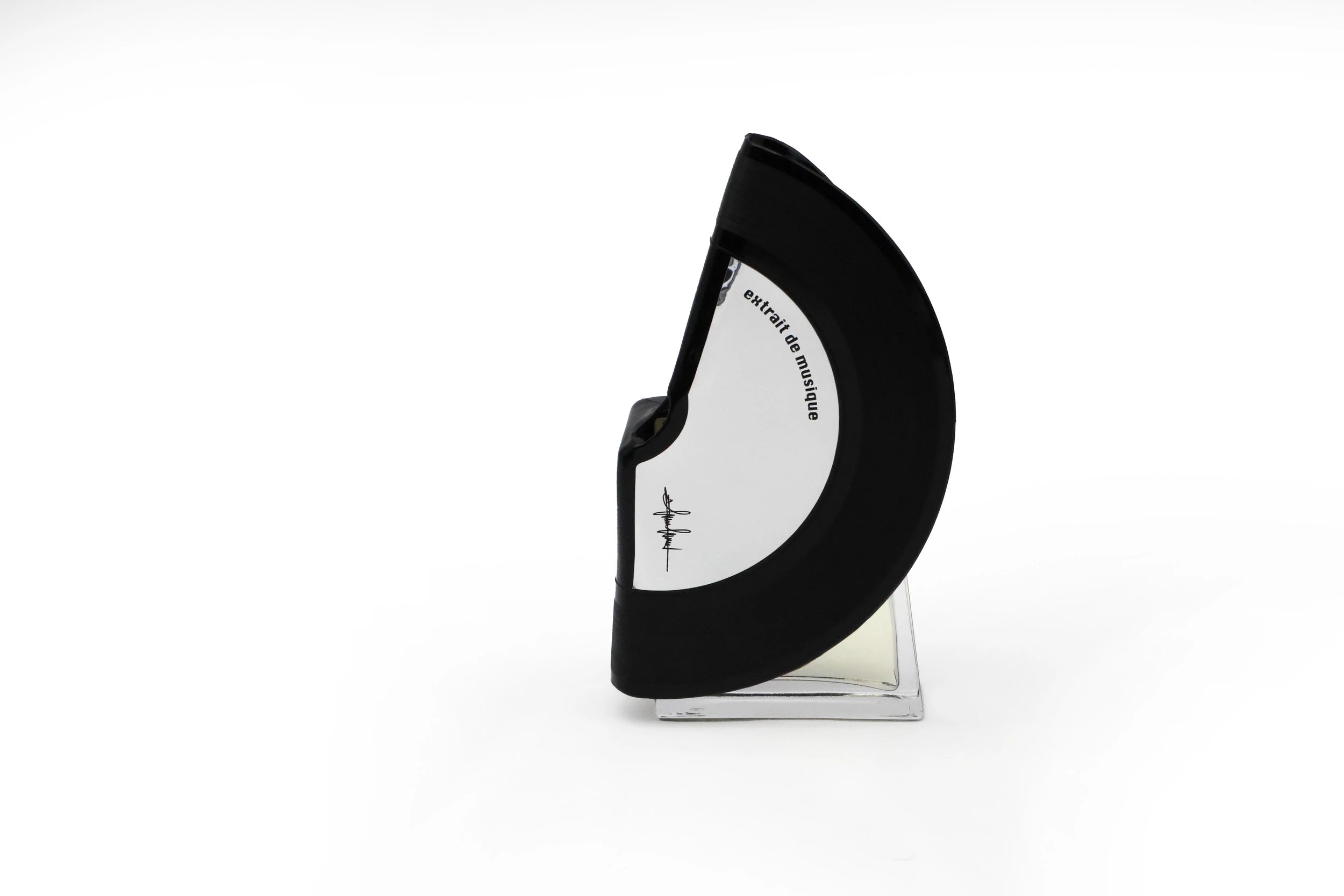 Foto frontale del flacone d'arte del profumo ORGAN #4 di Filippo Sorcinelli Extrait de Parfum, con packaging iconico su sfondo neutro ed elegante. | L'Atelier Dei Profumi