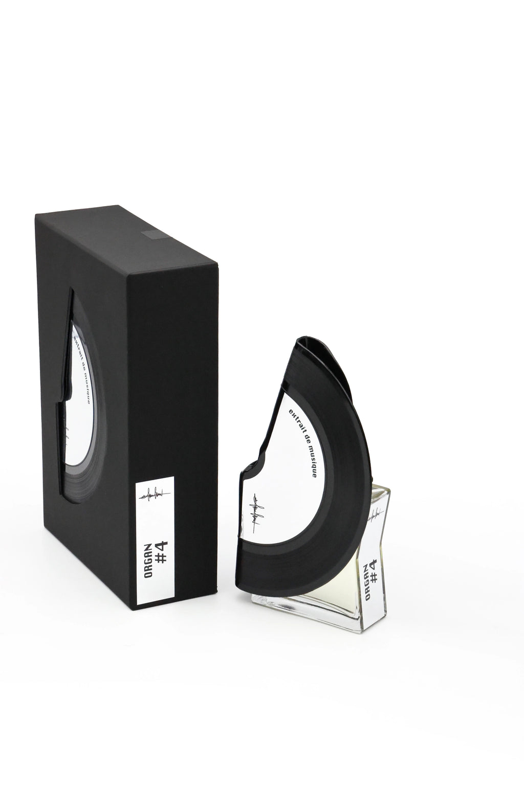 Il flacone di ORGAN #4 Filippo Sorcinelli Extrait de Parfum posizionato accanto alla sua scatola / confezione ufficiale di design. | L'Atelier Dei Profumi