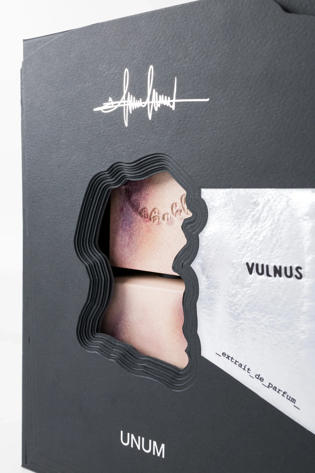 Scatola E Packaging Design Del Profumo Filippo Sorcinelli Vulnus Extrait De Parfum 100 Ml.