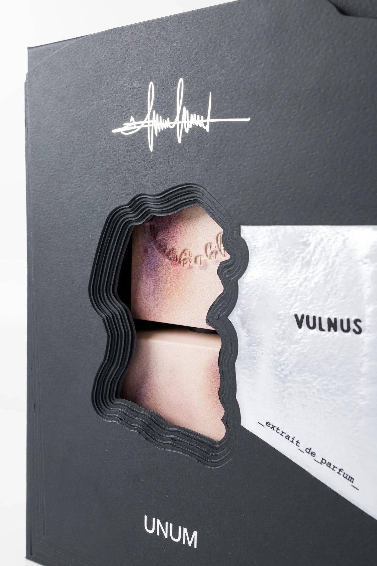 Scatola E Packaging Design Del Profumo Filippo Sorcinelli Vulnus Extrait De Parfum 100 Ml.