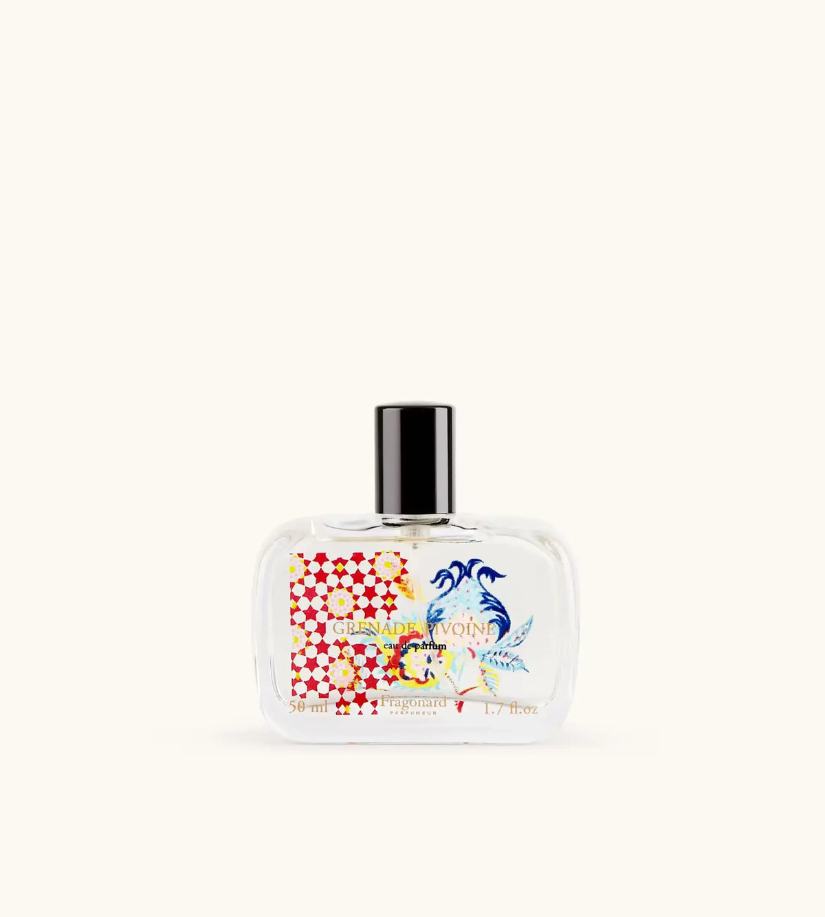 Flacone Di Profumo Fragonard Grenade Pivoine Eau De Parfum 50 Ml Su Sfondo Con Fiori Di Peonia E Melograno.
