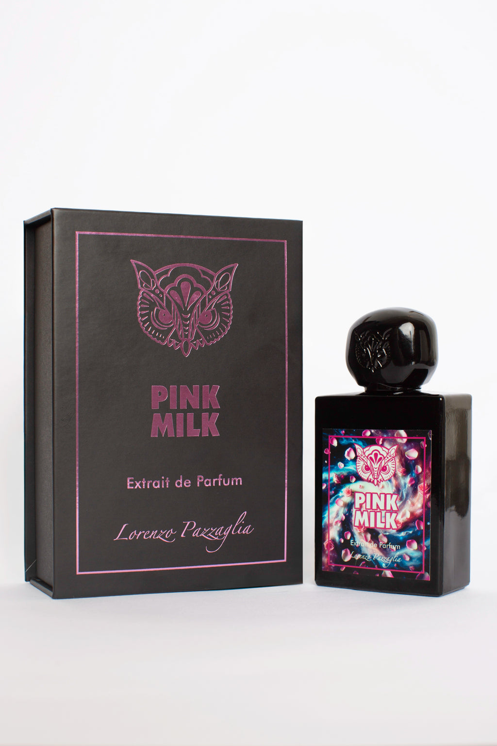 Flacone di profumo Pink Milk di Lorenzo Pazzaglia, design artistico con dettagli rosa e neri | L'Atelier dei Profumi