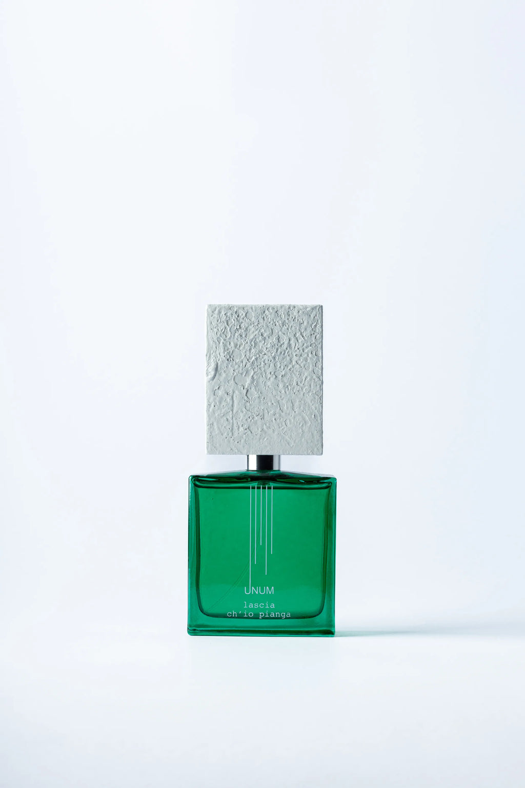 Estratto di profumo Lascia ch'Io Pianga di Filippo Sorcinelli. Una fragranza che celebra la libertà, acquistabile con spedizione veloce e campioncini su L'Atelier dei Profumi.