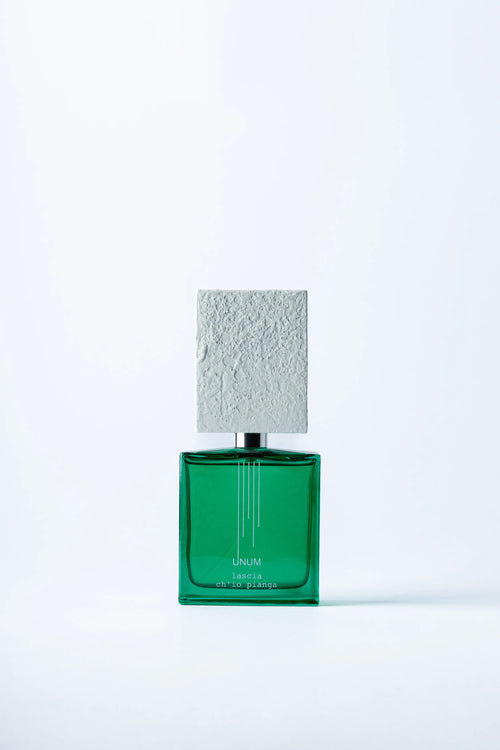 Estratto di profumo Lascia ch'Io Pianga di Filippo Sorcinelli. Una fragranza che celebra la libertà, acquistabile con spedizione veloce e campioncini su L'Atelier dei Profumi.