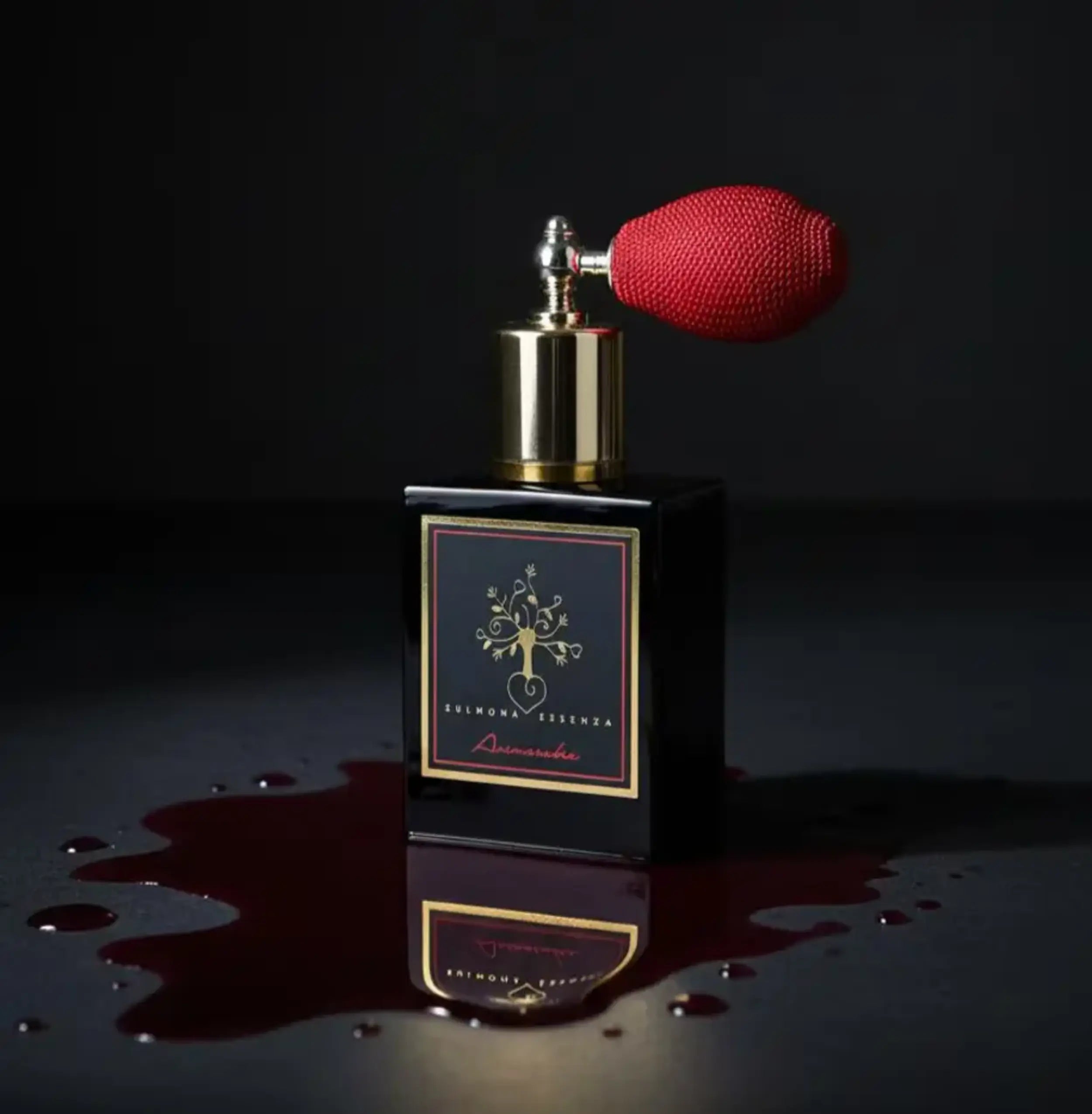 Flacone frontale di Animarubra Sulmona Essenza Extrait de Parfum, fragranza intensa e passionale | L'Atelier dei Profumi