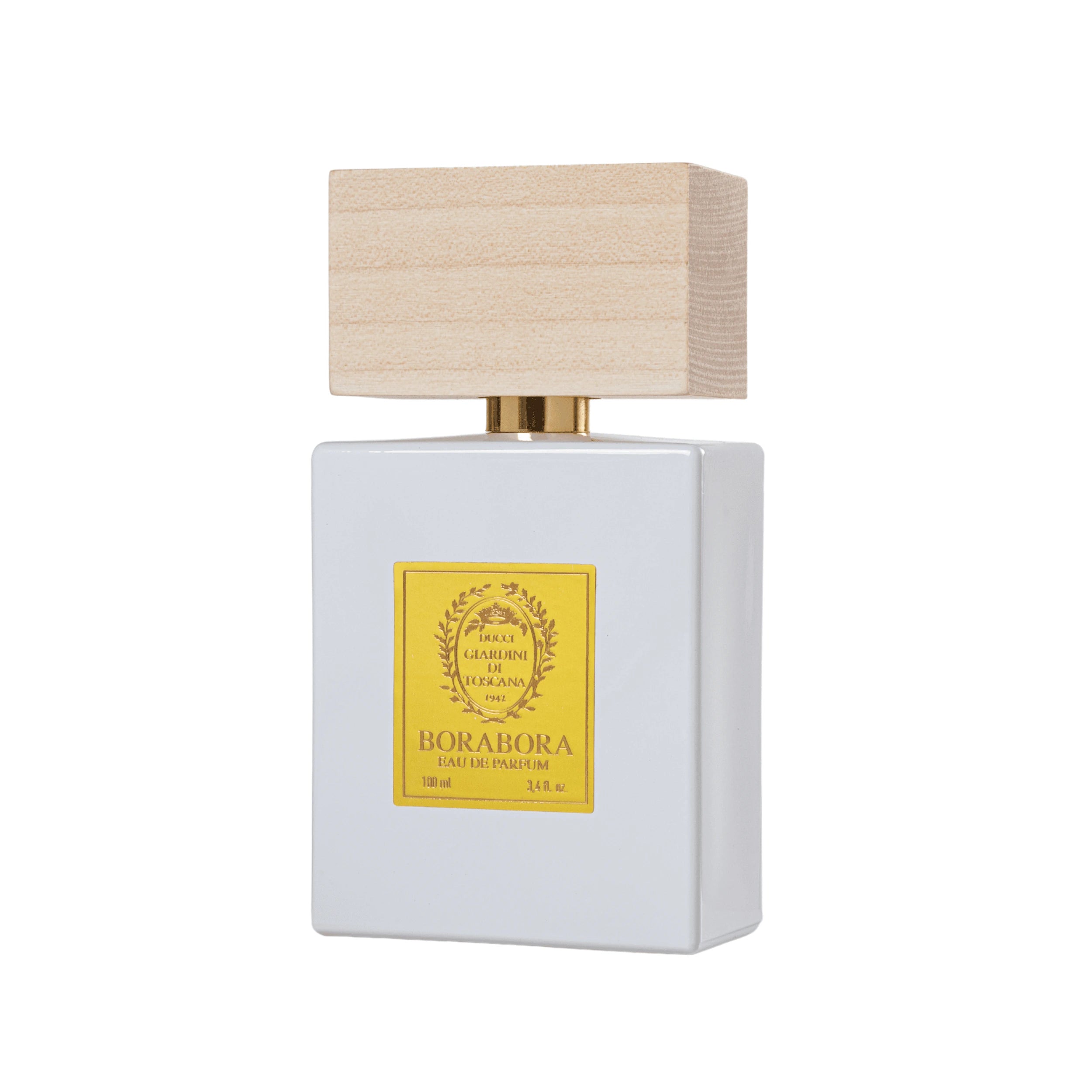 Dettaglio del profumo di nicchia Borabora di Giardini di Toscana con flacone e scatola di packaging elegante, vista da un'altra angolazione. | L'Atelier Dei Profumi
