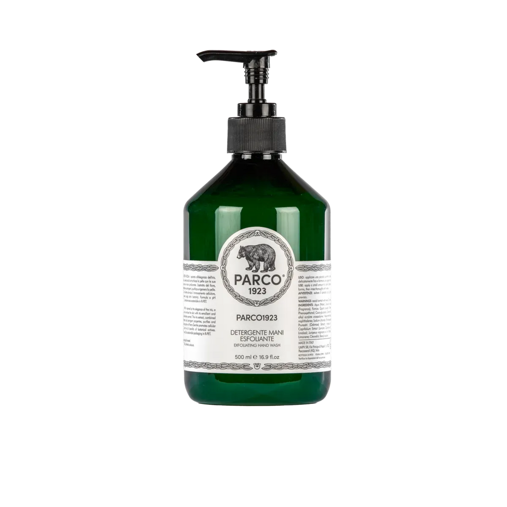 PARCO 1923 | Detergente Mani Scrub Esfoliante L’efficacia della Pietra Gentile e la freschezza botanica del Parco Nazionale in un unico gesto quotidiano. Rendi le tue mani morbide e profumate con l'esclusivo scrub esfoliante. L'Atelier dei Profumi | Rivenditore Autorizzato acquista in boutique a Teramo o online.