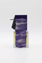 Prospettiva angolata di Oceano Viola. Una visione liquida che sa di pulito e interpreta la nicchia contemporanea. Spedizione veloce e campioncini.