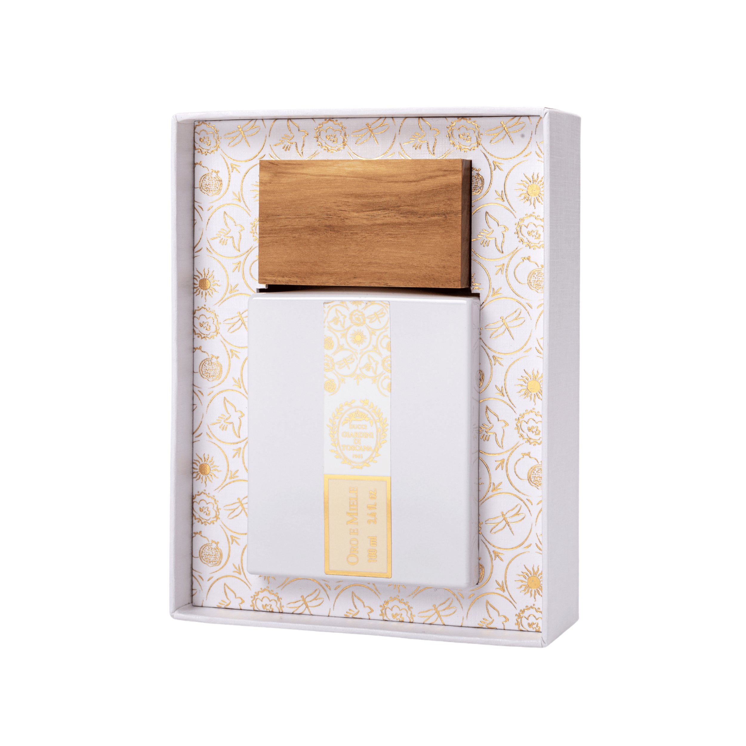 Dettaglio del profumo di nicchia Oro e Miele di Giardini di Toscana con flacone e scatola di packaging elegante, vista da un'altra angolazione. | L'Atelier Dei Profumi