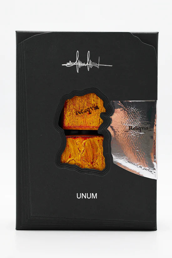 Lo scenografico packaging di Reliqvia Filippo Sorcinelli, uno scrigno che racchiude l'anima del barocco. Acquista online su L'Atelier dei Profumi con campioncini.Spedizione in tutta Italia.