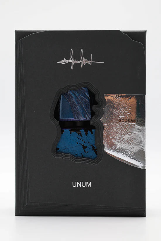 Confezione originale e packaging di Scusami Filippo Sorcinelli. Un regalo che parla di coraggio e libertà, disponibile su L'Atelier dei Profumi. Teramo in Abruzzo spedizione in tutta Italia.