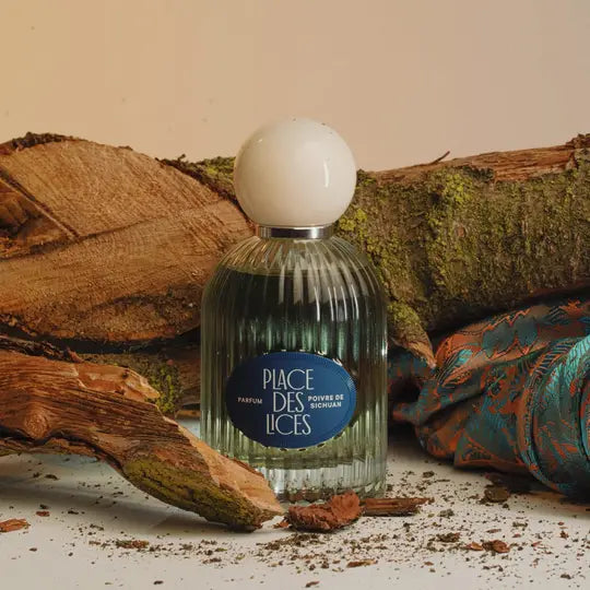 Dettaglio ricercato di Poivre De Sichuan Place Des Lices: l'eleganza delle spezie preziose - Rivenditore Autorizzato L'Atelier dei Profumi