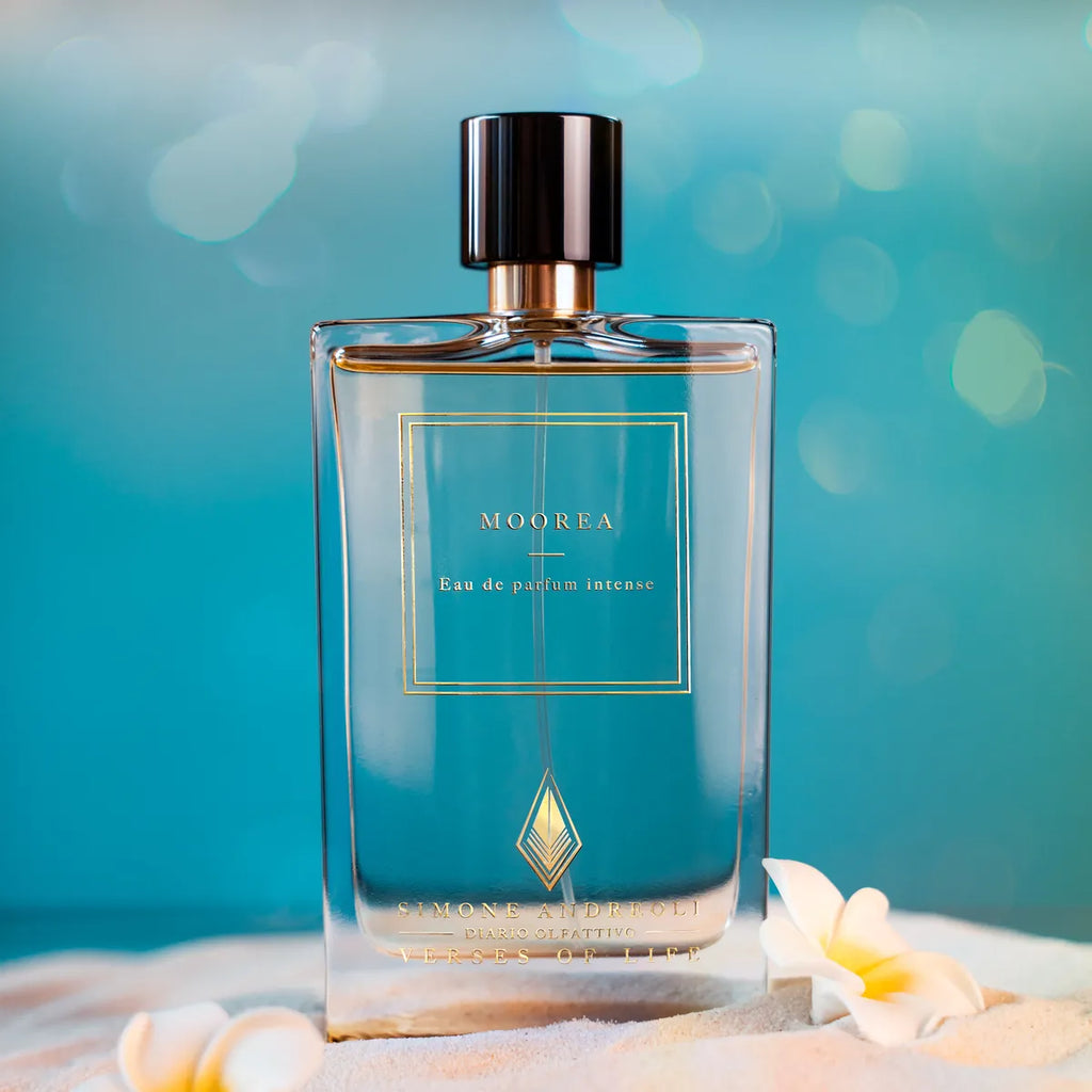 Dettaglio artistico Moorea di Simone Andreoli: fragranza che sa di mare e fiori - L'Atelier dei Profumi